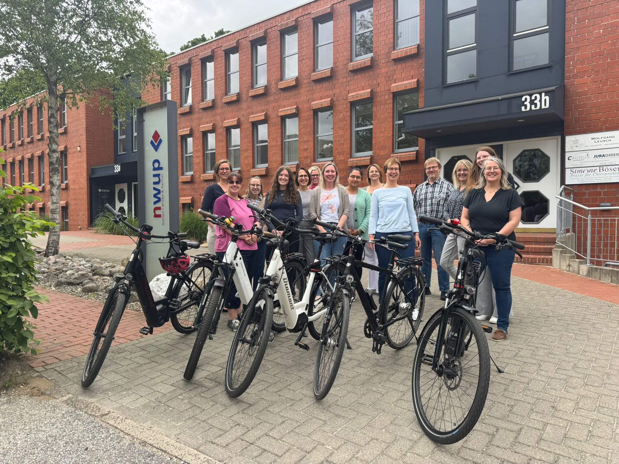 Team mit Fahrrädern