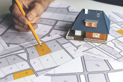 Foto: Grundstückspläne mit Modellhaus