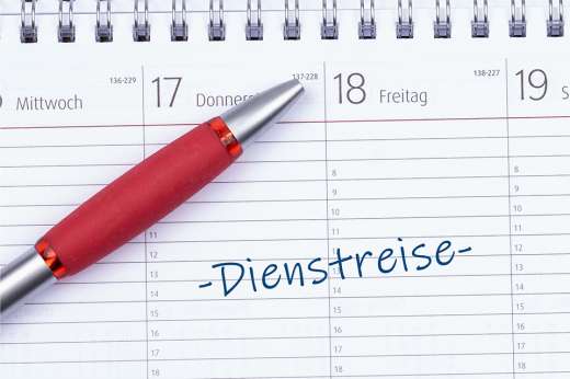 Foto: Kalender mit Schrift Dienstreise darauf